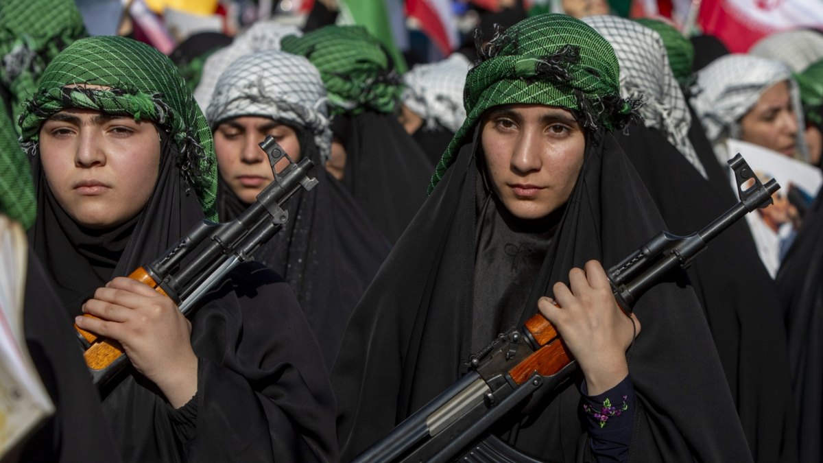 iran-organizira-masovi-svatbi-za-dvoyki-gotovi-da-se-zhertvat-vav-voynata