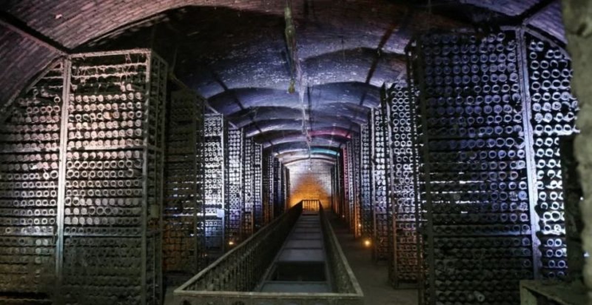 gruziya-otvori-vinenata-izba-na-stalin-s-40-000-redki-vina