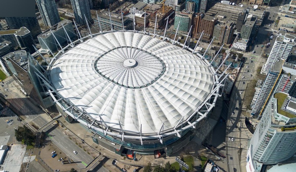 stadion-bisi-pleys-vav-vankuvar-s-podvizhen-pokriv