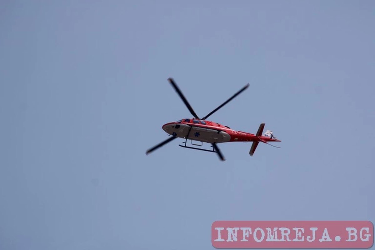 meditsinskiyat-helikopter-spasi-tri-zhivota-za-den
