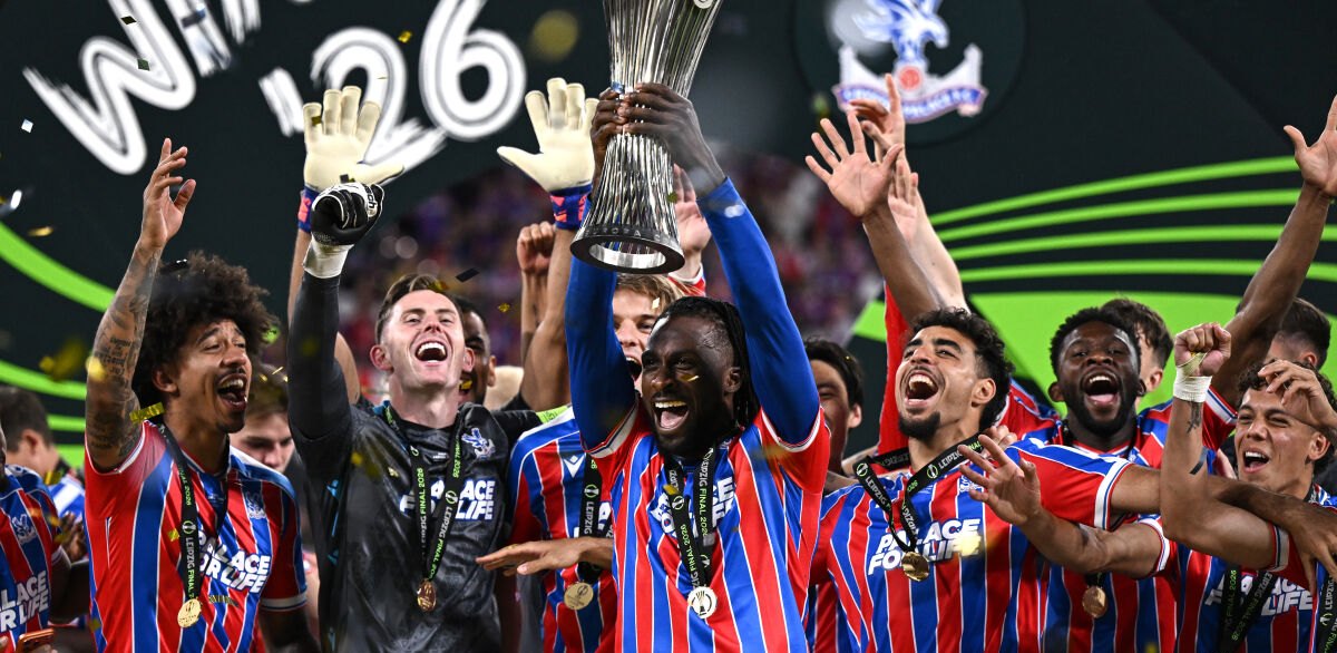 futbolist-specheli-dva-evropeyski-trofeya-v-edin-sezon