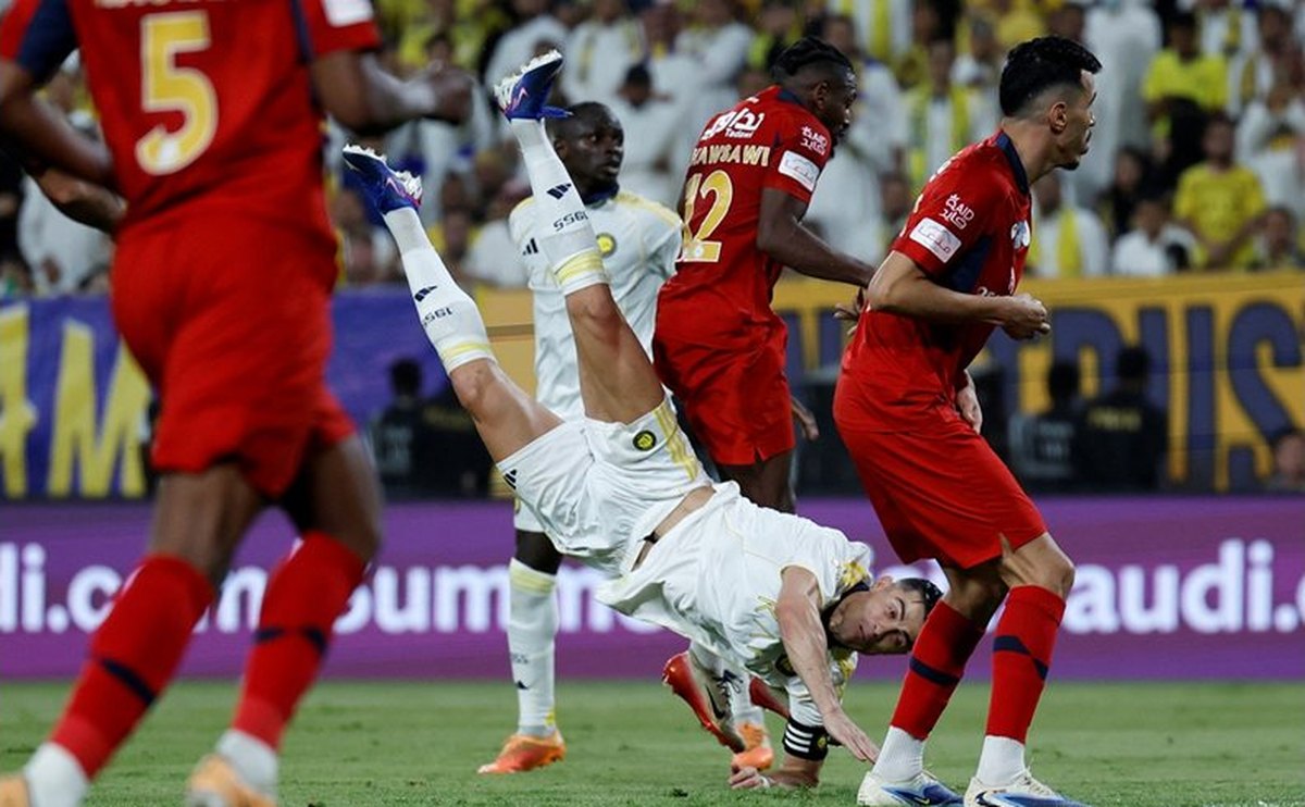 ronaldo-specheli-parvi-trofey-s-al-nasar-i-se-razplaka