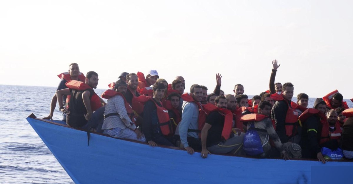 gratskata-bregova-ohrana-spasi-110-migranti-kray-krit