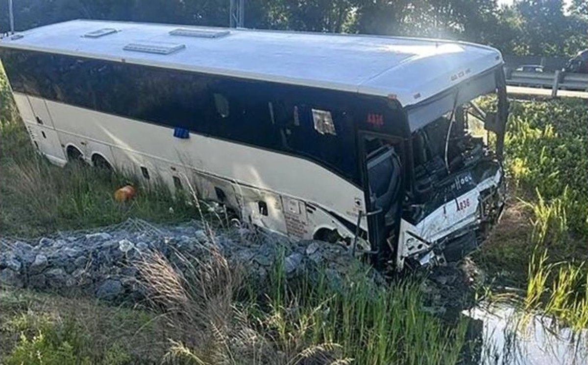avtobus-pomete-shest-koli-vav-virdzhiniya-petima-zaginaha