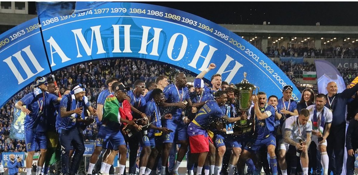 fenovete-na-levski-shte-vidyat-shampionskiya-trofey-na-rozhdeniya-den-na-kluba