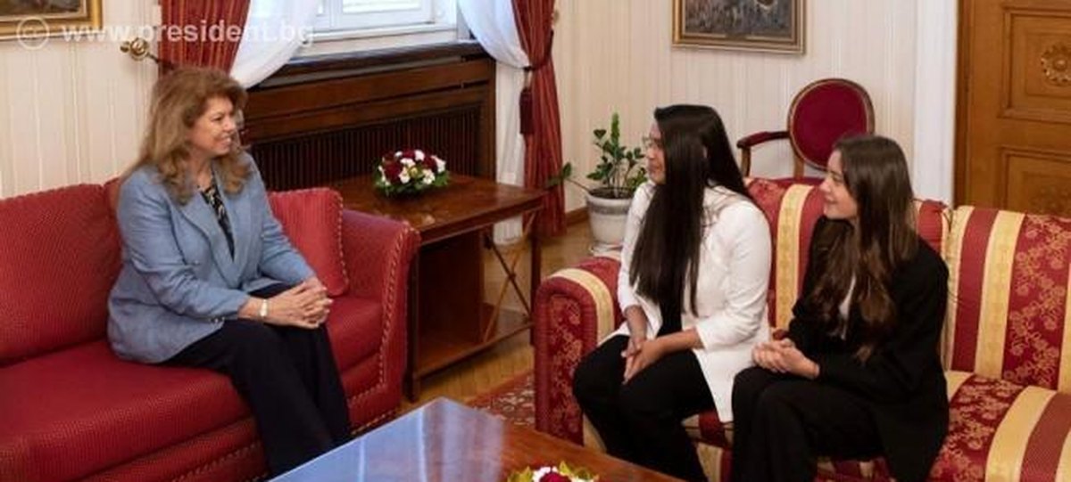 iliyana-yotova-se-sreshtna-s-mladezhi-ot-initsiativata-podkrepi-edna-mechta
