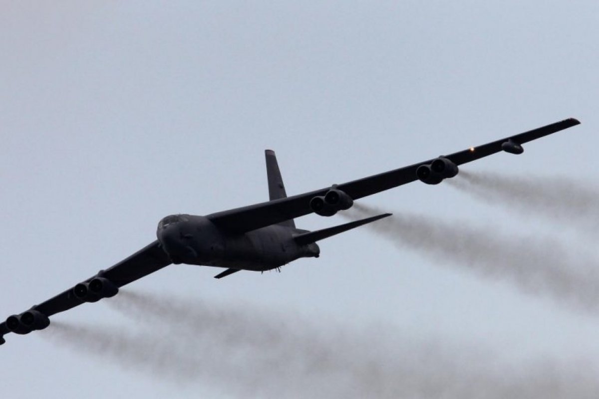 Американски бомбардировач B-52 Stratofortress се разби в Калифорния