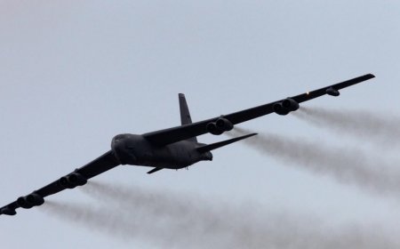 Американски бомбардировач B-52 Stratofortress се разби в Калифорния