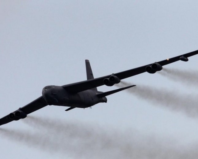 Американски бомбардировач B-52 Stratofortress се разби в Калифорния