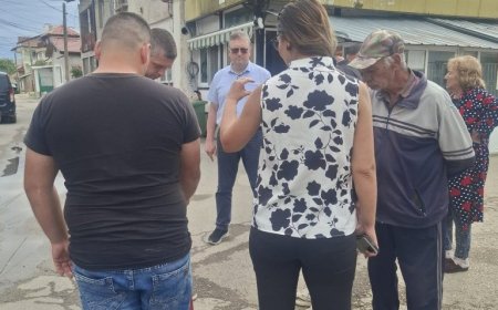 Областният управител Иван Каменов провери аварирала канализация в монтанския квартал Огоста