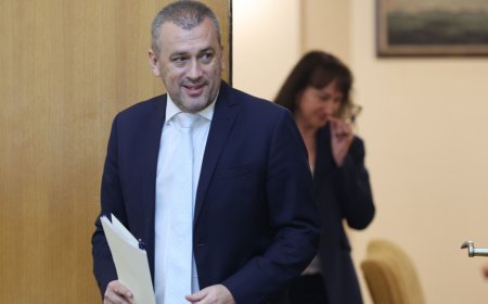 Министър Пеев: Договори за жп безопасност забавени с години, изплатени аванси без дейности