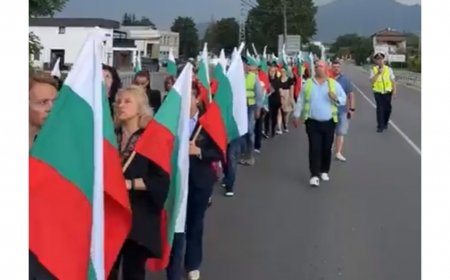 С мирно шествие почетоха паметта на 19-годишния младеж, загинал в катастрофа край с. Борово
