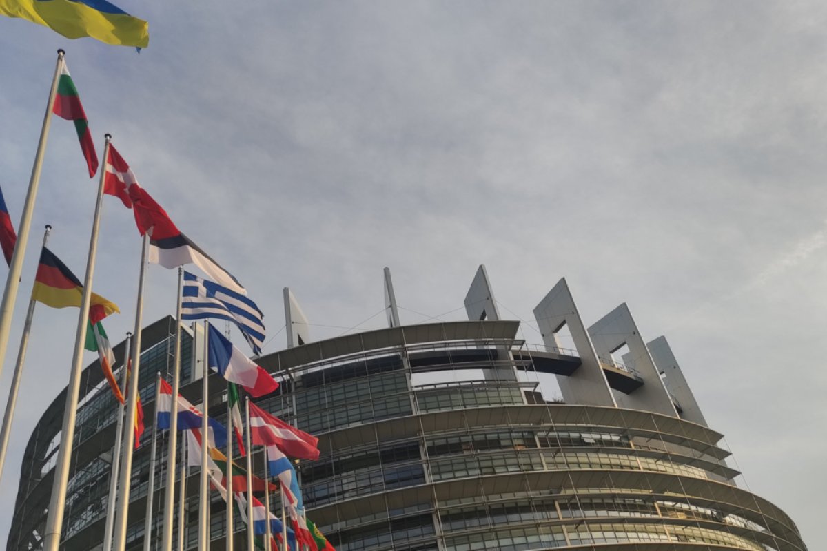 Европейският парламент и ЕС постигнаха споразумение за по-силни права на пътниците