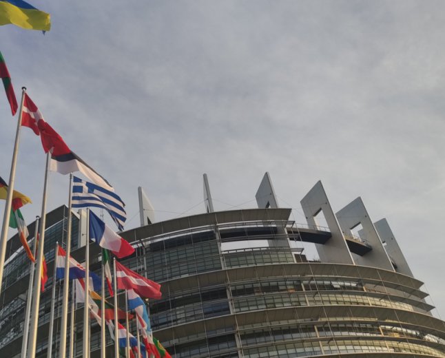 Европейският парламент и ЕС постигнаха споразумение за по-силни права на пътниците