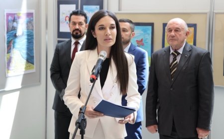 Държавна агенция за бежанците откри изложба с детски рисунки в НС