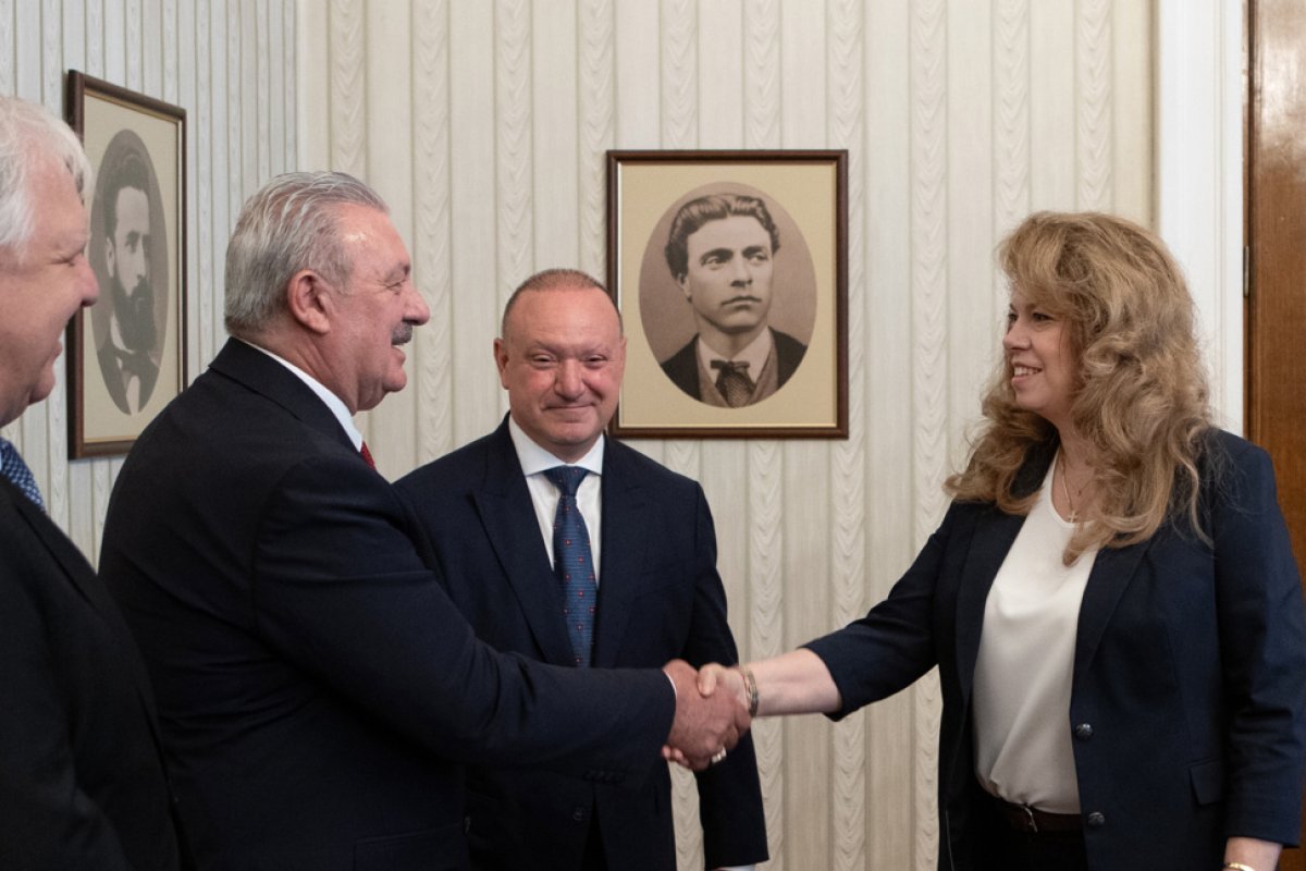 Йотова подчерта значението на българската родова памет по време на среща с настоятелството на Българската екзархия в Истанбул