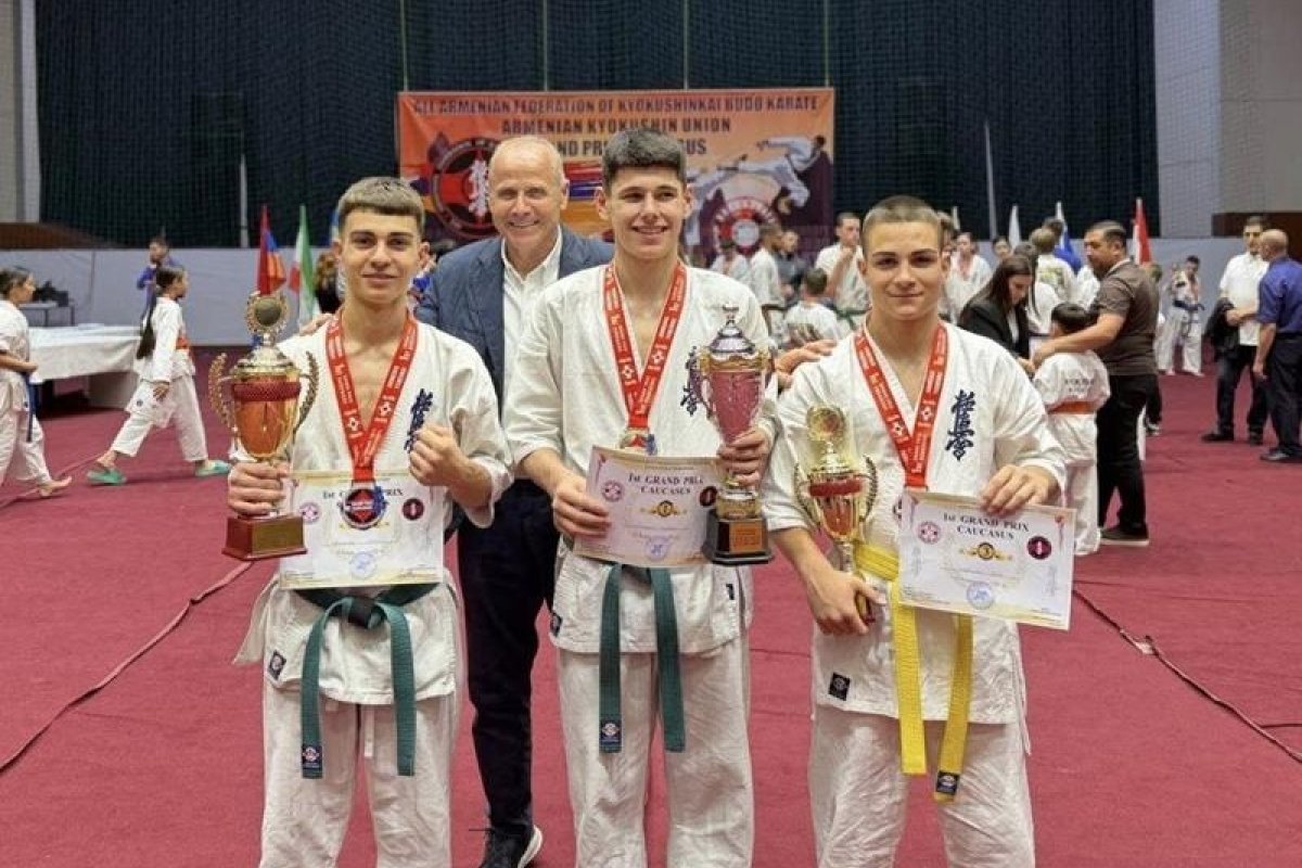 Златен сребърен и бронзов медал за Спортен карате клуб