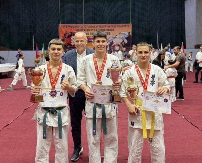 Златен сребърен и бронзов медал за Спортен карате клуб