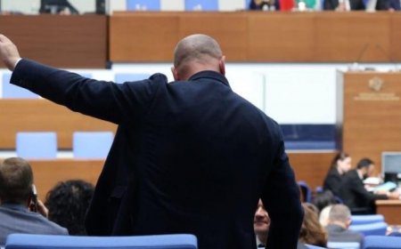 Политически сблъсък за Украйна: Опозицията в НС атакува решението за спиране на военната помощ