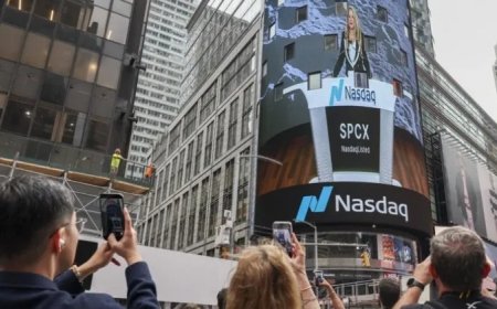 „СпейсЕкс“ стартира търговията си на Nasdaq с ръст от 11,1% и оценка от 1,77 трилиона долара