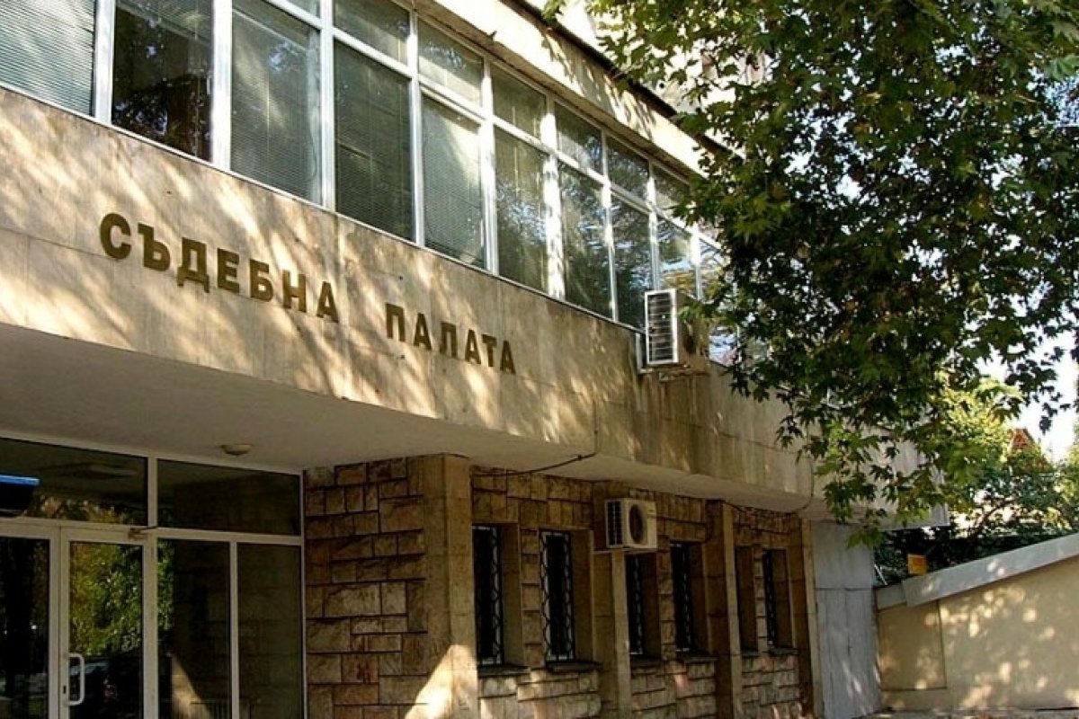 Съдът остави в ареста младеж, задигнал храна и алкохол от магазин в Монтана