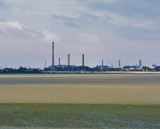 Украински дронове удариха завод за титанов диоксид в Крим