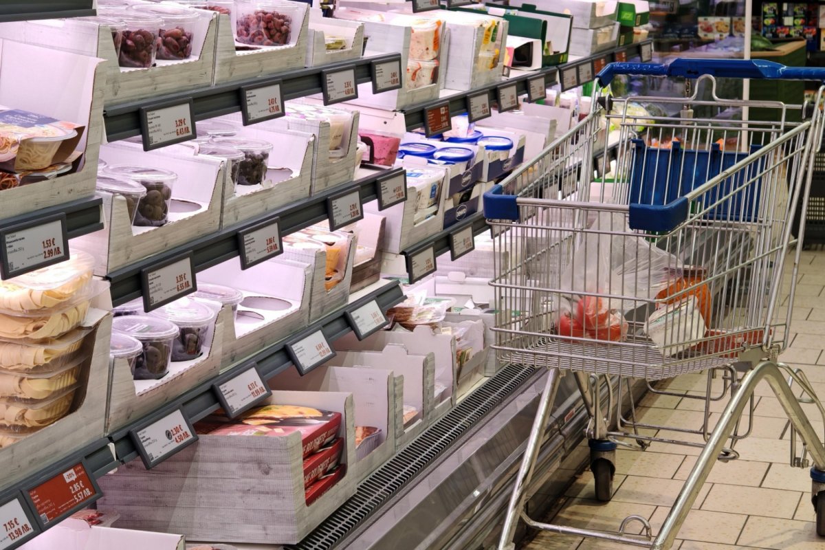 Михайлов: Обещанията за 15% поевтиняване на храните са нереалистични