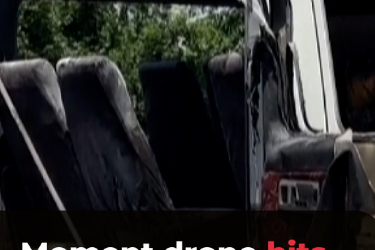 Дрон удари автобус в Запорожие, има ранени цивилни
