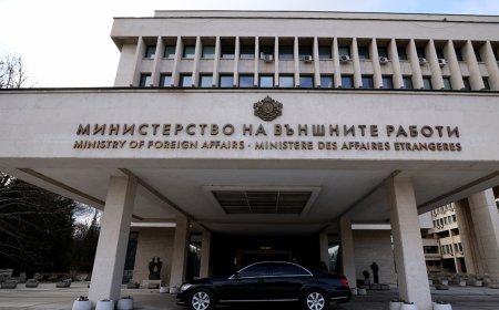 Българските служби нямат данни за връзки на патриарх Кирил с КГБ, заяви външният министър