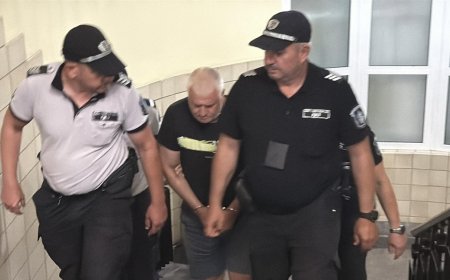 Шофьорът на ТИР-а с три жертви на „Тракия“: Гумата се спука