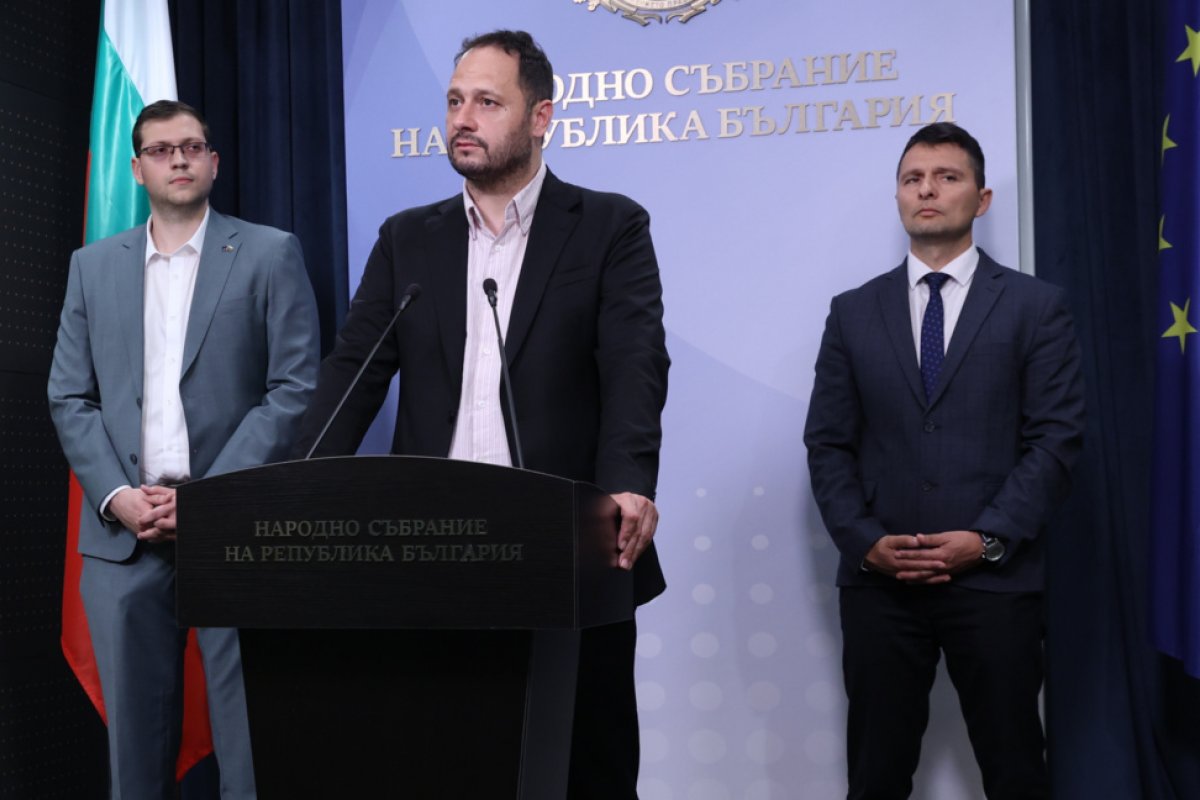 Промени в Изборния кодекс: Машинно гласуване, секции в чужбина и санкции