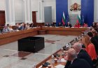 Бизнесът и синдикатите в остър спор за осигуровките на държавните служители