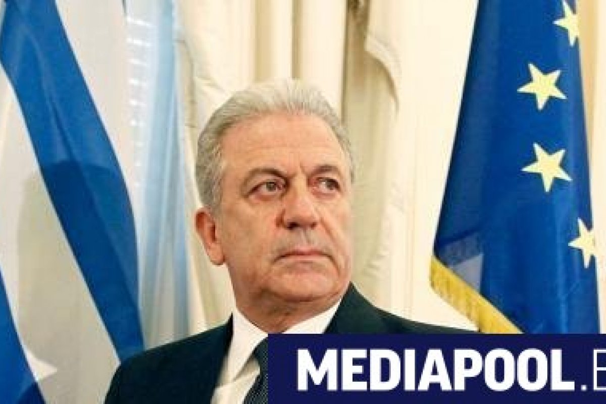 Бившият еврокомисар Димитрис Аврамопулос поиска от гръцкия съд да спре Европейска заповед за арест