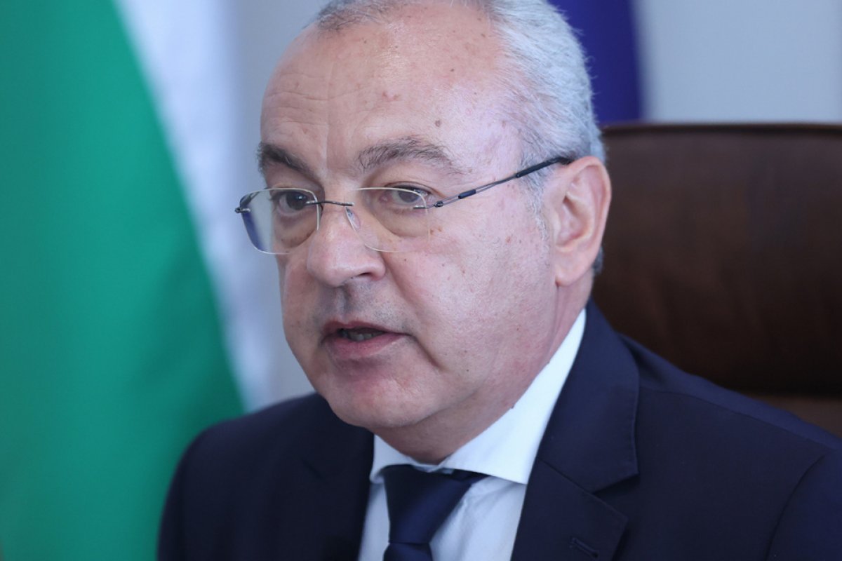 Данъците няма да се увеличават през 2026 г., осигуровките за МВР и армията растат