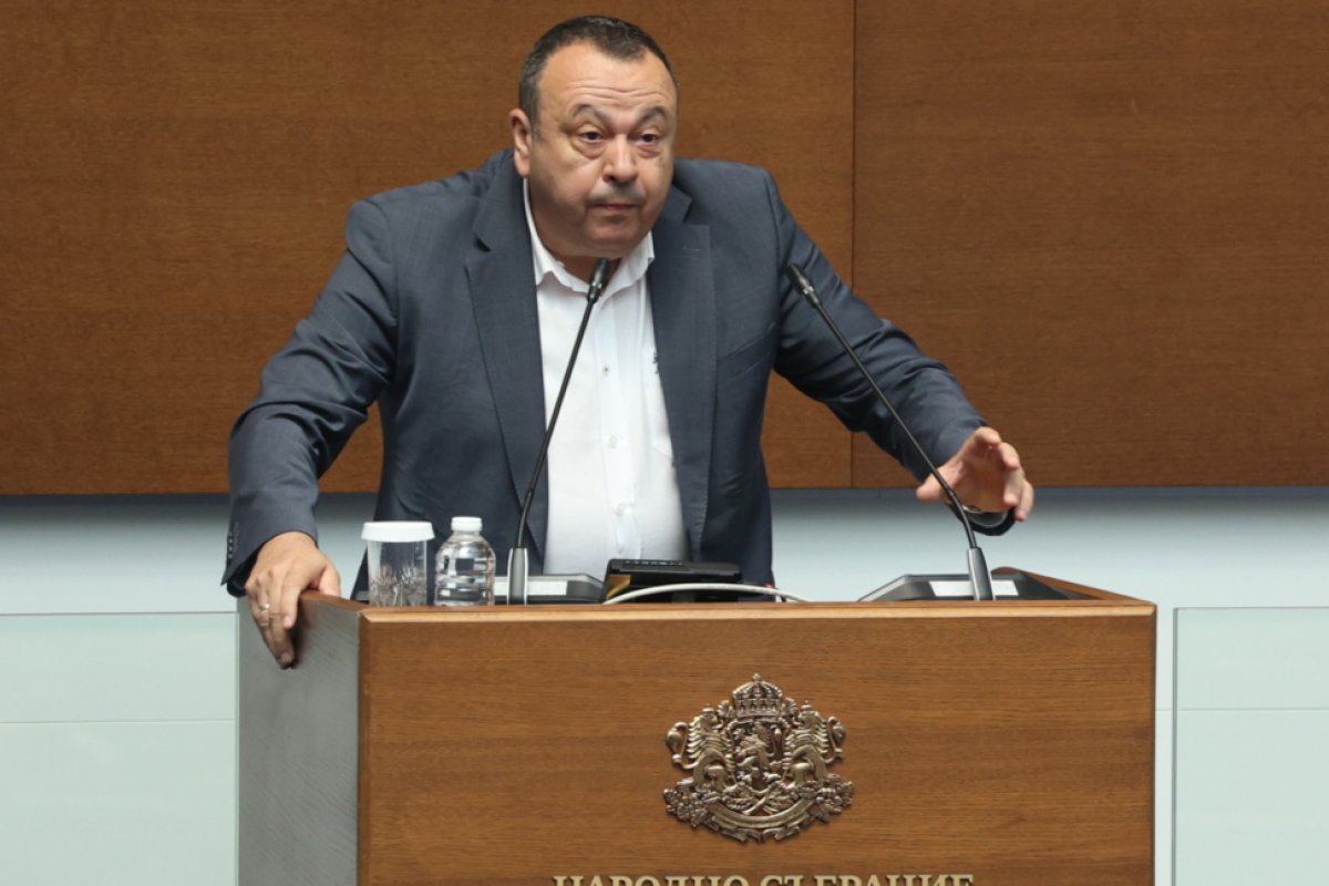 Хамид Хамид поиска документи от Демерджиев за полетите на Пеевски