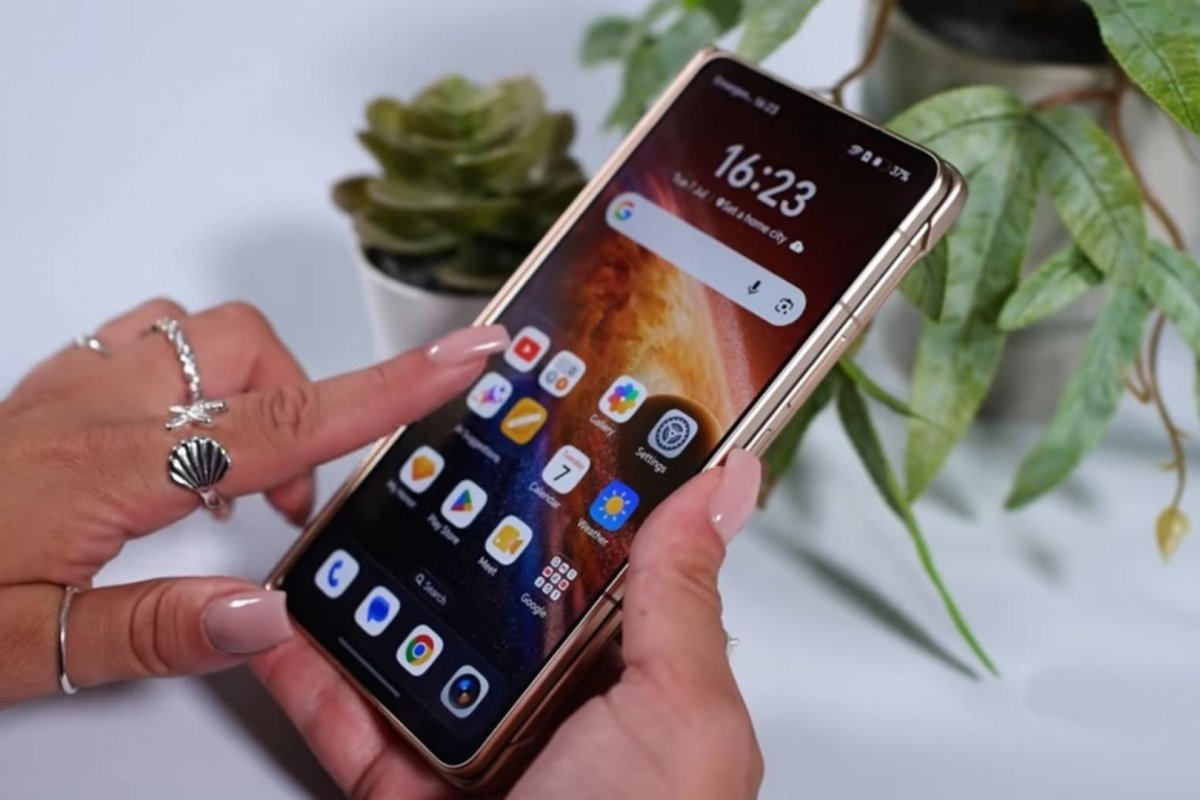 Honor Magic V6 вече е наличен в България с промоция и подарък