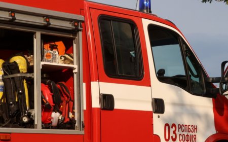 Пожарът в столичния квартал Република е локализиран, но огнища продължават да тлеят