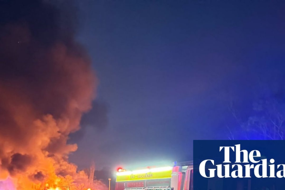 Шестима шофьори на камиони излязоха невредими след експлозивен сблъсък на магистрала Hume
