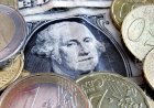 Курсът на еврото остана без промяна спрямо долара, поевтинява спрямо лирата, франка и йената