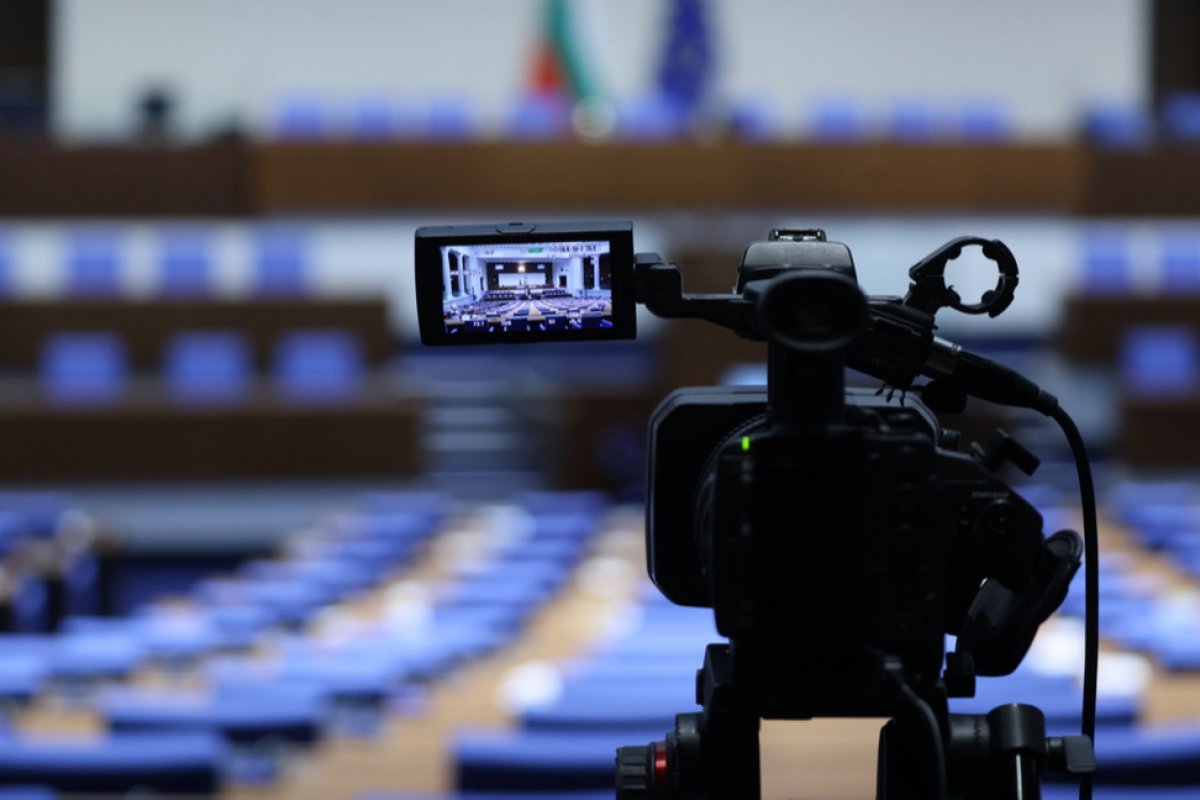 Парламентът ще продължи работата си с ключови гласувания и парламентарен контрол