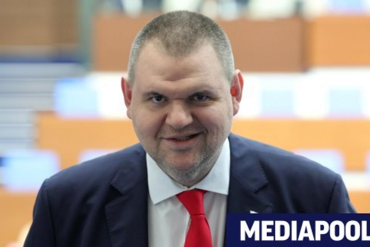 Проучване: Кабинетът „Радев“ губи доверие, а Пеевски е с рекордно ниско доверие