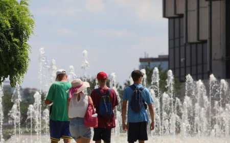 Слънчево време с краткотрайни валежи в източните райони