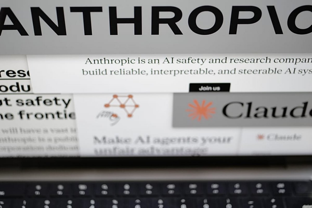 САЩ премахнаха ограниченията за AI моделите на Anthropic, достъпът се възстановява