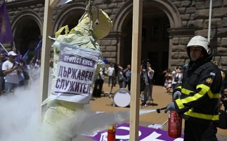 Синдикати протестираха пред Министерския съвет с искания за по-високи възнаграждения и отмяна на Закона за държавния служител