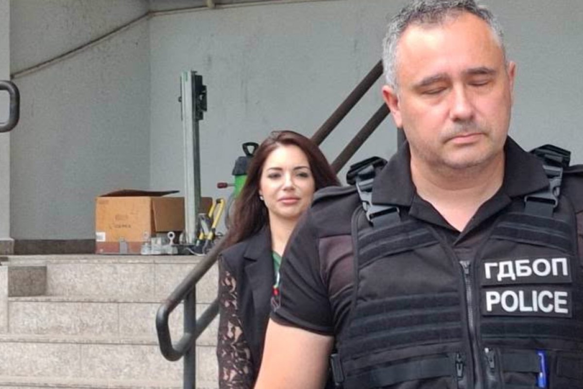 Заместник-директор на ВиК Бургас е изведена за разпит по обществени поръчки след акция на ГДБОП