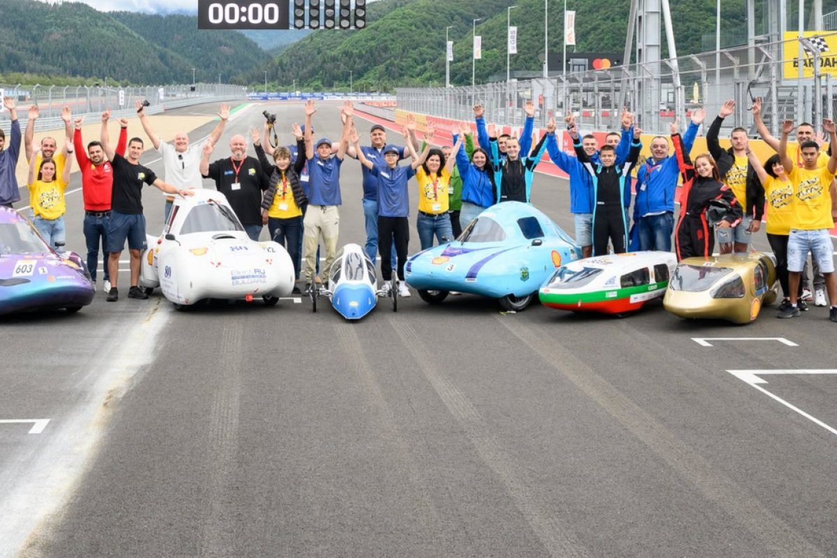 Български студенти и гимназисти представят иновации на Shell Eco-marathon в Полша