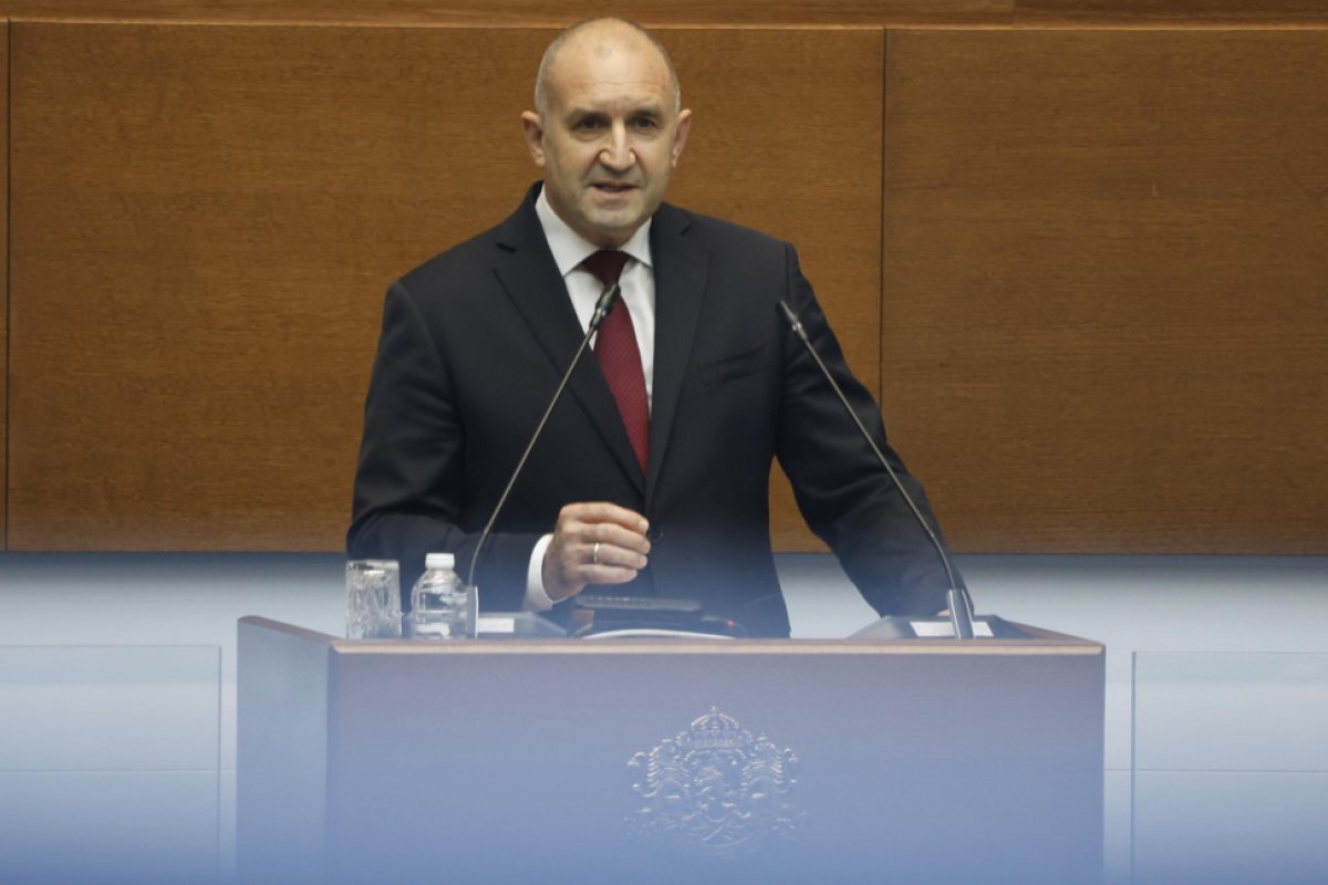 Доверието в Народното събрание расте, но недоверието към кабинета „Радев“ се увеличава