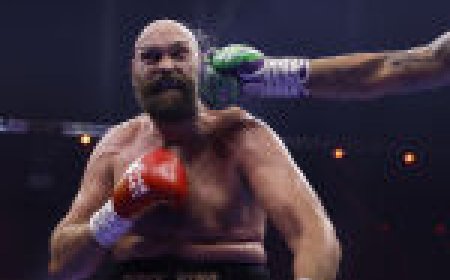 Олександър Усик овакантява световните си пояси в тежка категория
