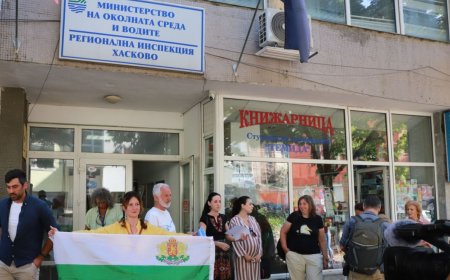 Природозащитници протестират пред РИОСВ – Хасково срещу ветрогенератори в защитена зона „Крумовица“