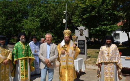 Паметник на протойерей Йордан Попов бе осветен в Монтана
